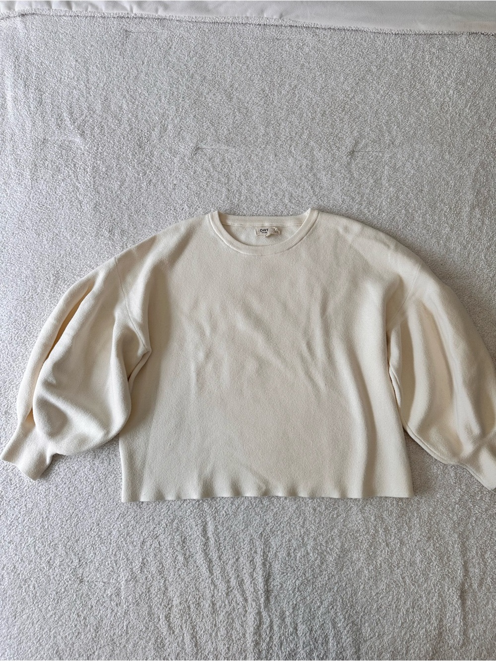 Oat New York Balloon Sleeve Crop Cream Crewneck Sweater